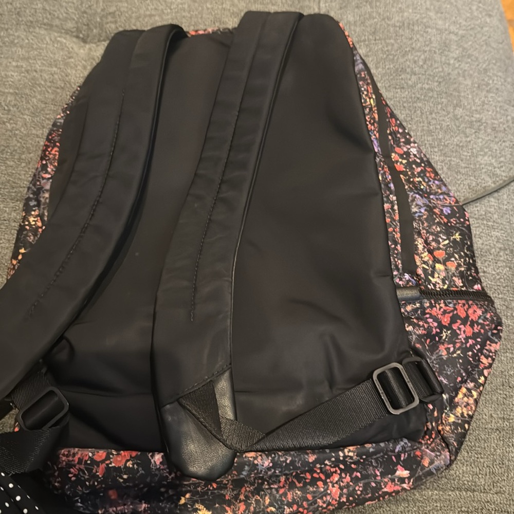 Lululemon backpack - Picture 4 of 8